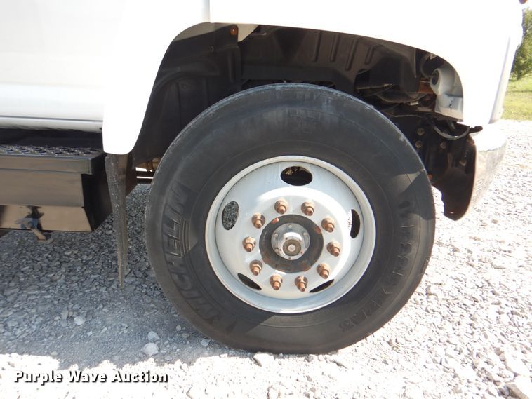 image for item HT9283 2007 GMC C7500  delivery truck