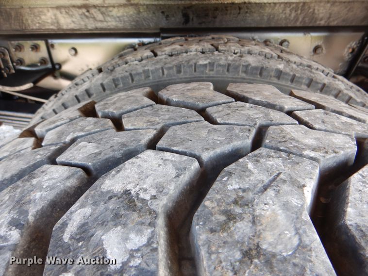 image for item HT9283 2007 GMC C7500  delivery truck