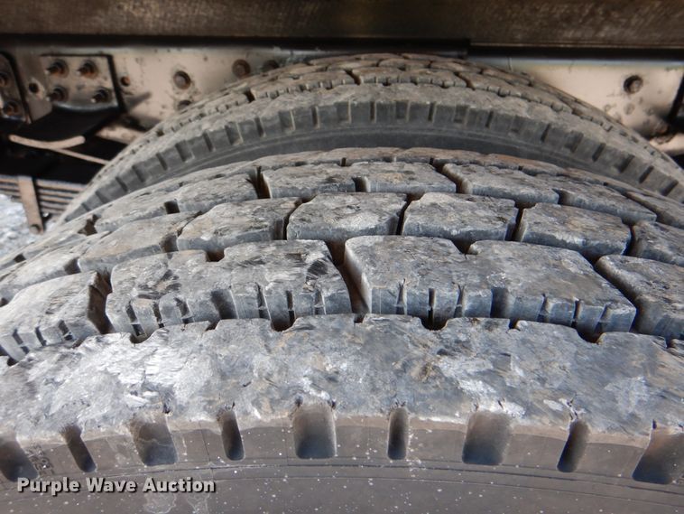 image for item HT9283 2007 GMC C7500  delivery truck