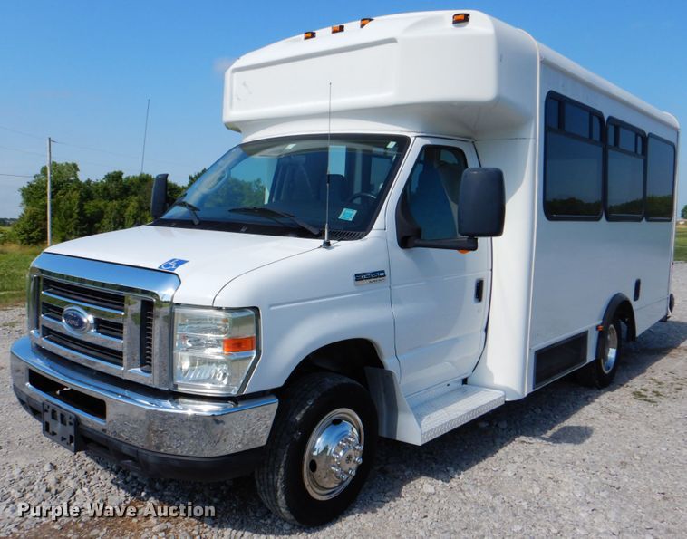image for item HT9285 2009 Ford E350  shuttle bus
