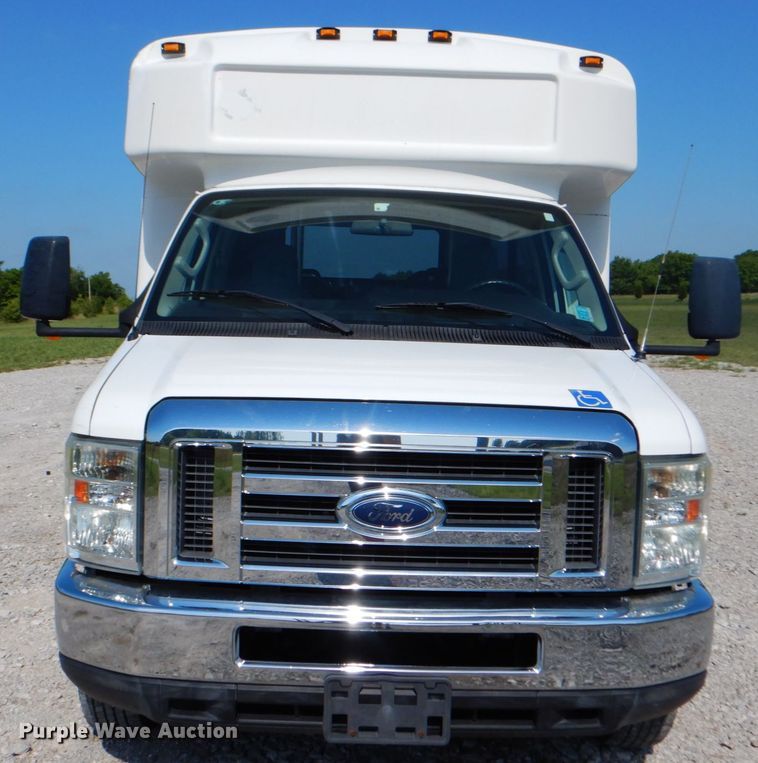 image for item HT9285 2009 Ford E350  shuttle bus