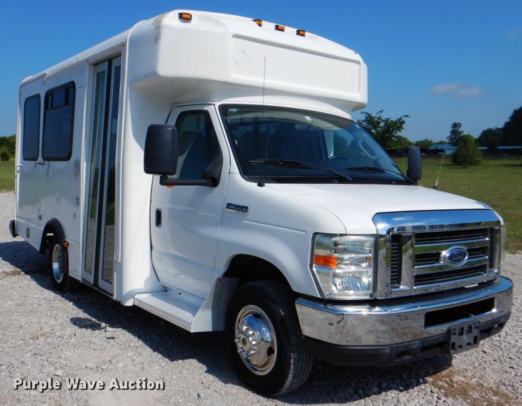 image for item HT9285 2009 Ford E350  shuttle bus