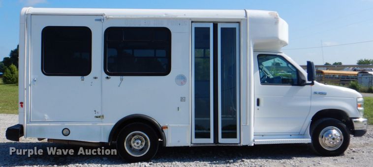 image for item HT9285 2009 Ford E350  shuttle bus