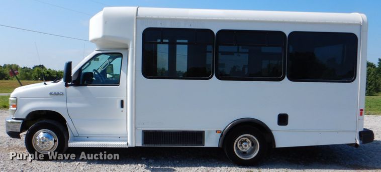 image for item HT9285 2009 Ford E350  shuttle bus