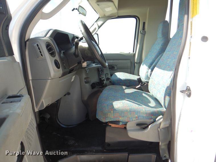 image for item HT9285 2009 Ford E350  shuttle bus