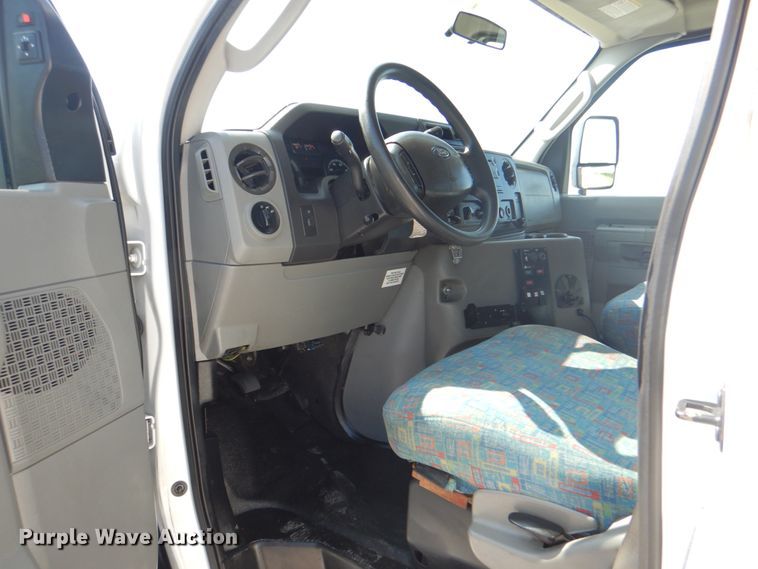 image for item HT9285 2009 Ford E350  shuttle bus