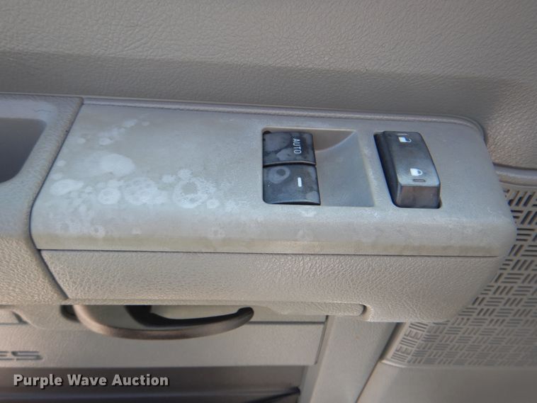 image for item HT9285 2009 Ford E350  shuttle bus