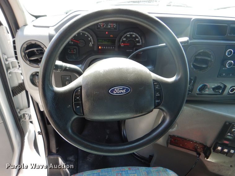 image for item HT9285 2009 Ford E350  shuttle bus