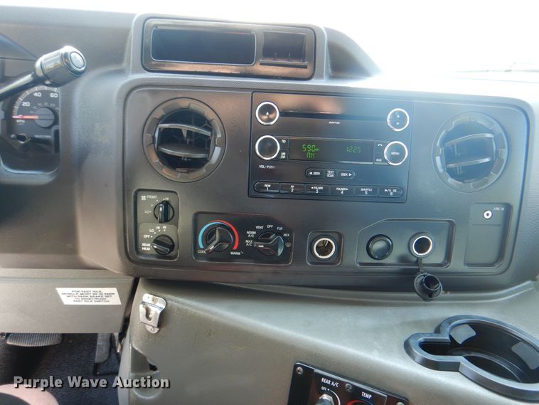 image for item HT9285 2009 Ford E350  shuttle bus