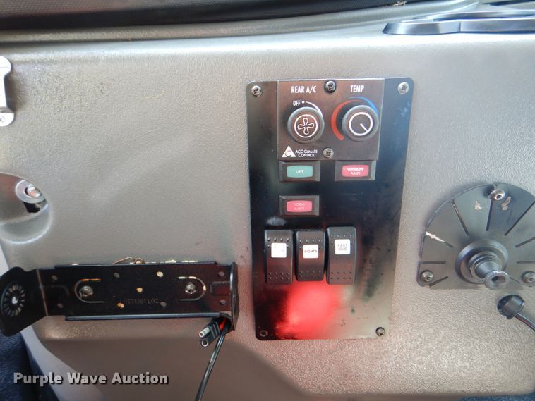 image for item HT9285 2009 Ford E350  shuttle bus