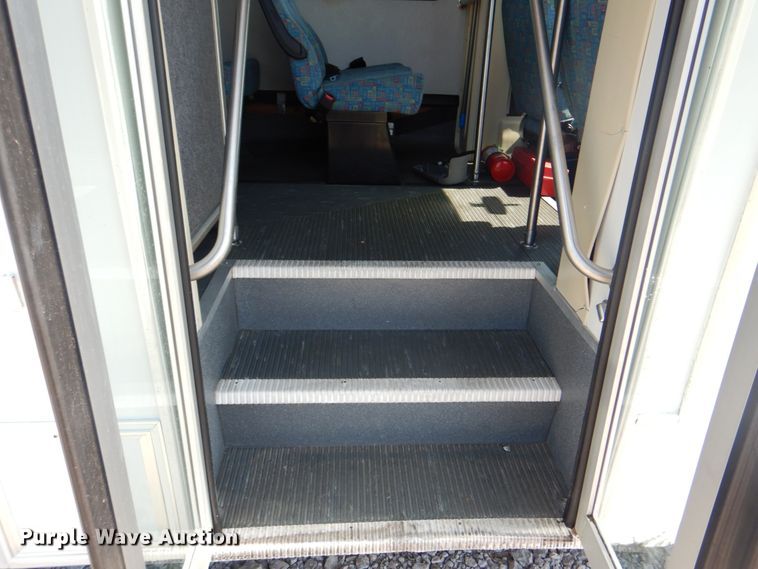 image for item HT9285 2009 Ford E350  shuttle bus