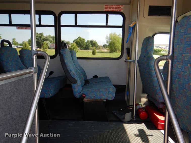 image for item HT9285 2009 Ford E350  shuttle bus