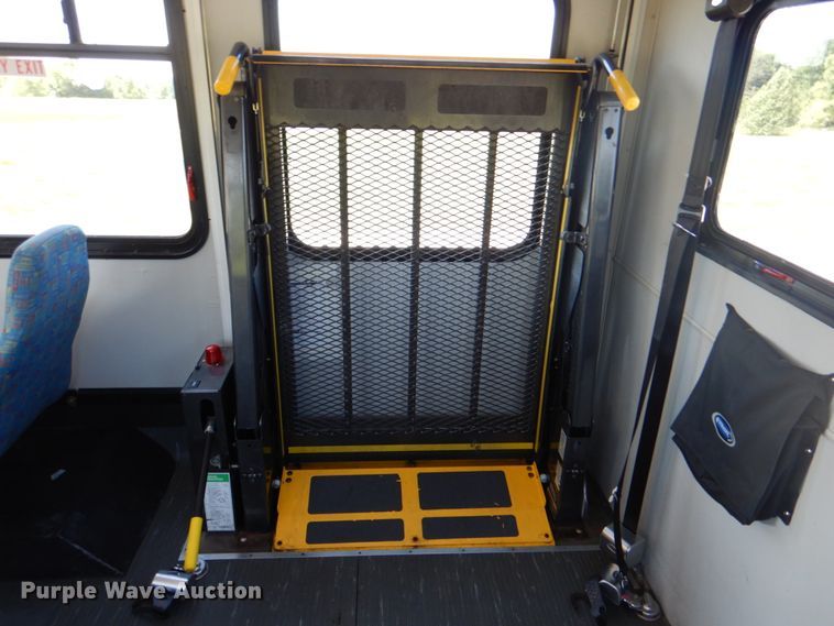 image for item HT9285 2009 Ford E350  shuttle bus