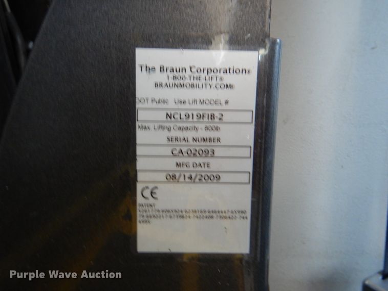 image for item HT9285 2009 Ford E350  shuttle bus