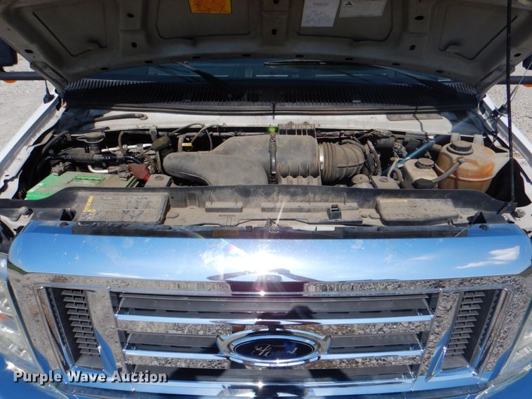 image for item HT9285 2009 Ford E350  shuttle bus