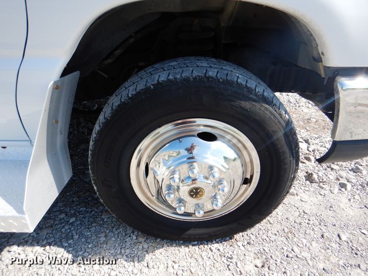 image for item HT9285 2009 Ford E350  shuttle bus