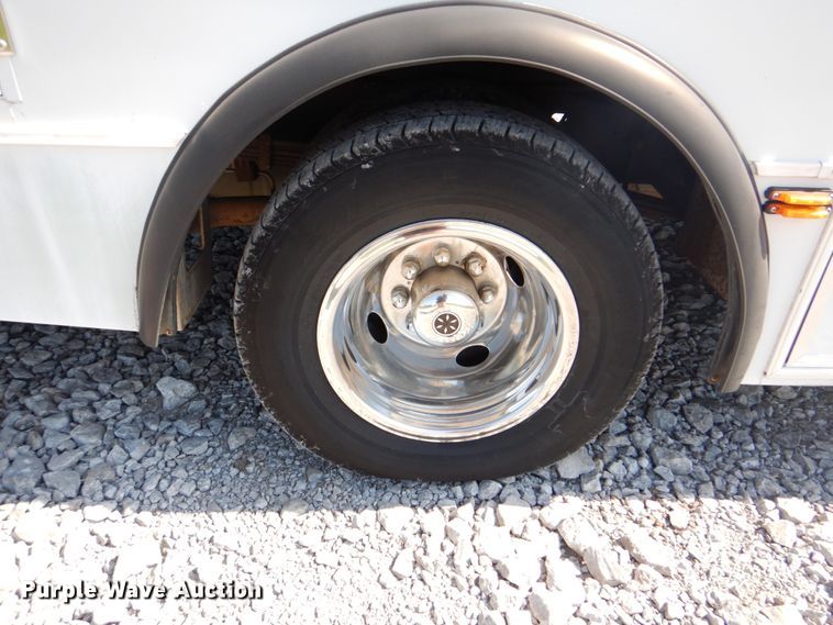 image for item HT9285 2009 Ford E350  shuttle bus