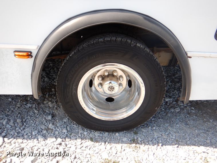 image for item HT9285 2009 Ford E350  shuttle bus