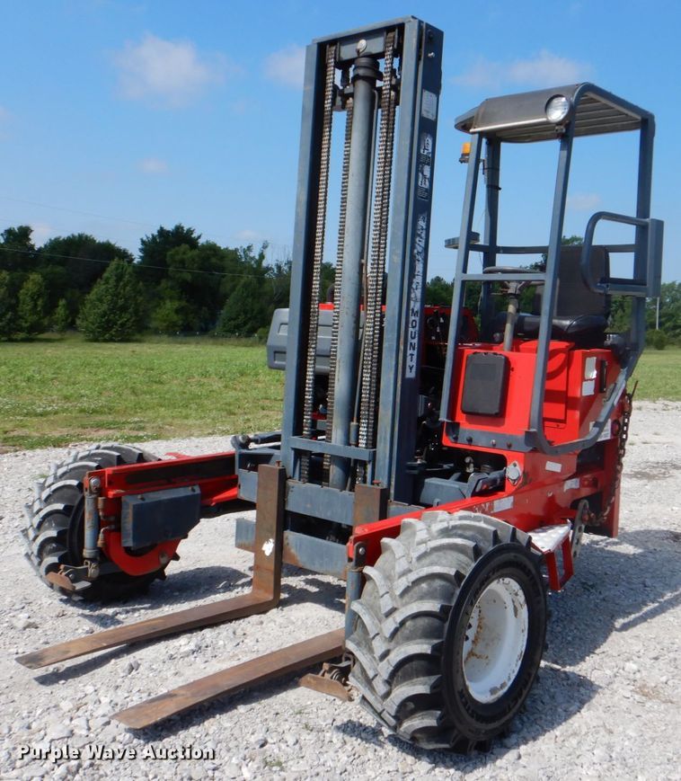 image for item HT9287 2001 Moffett M5500  forklift