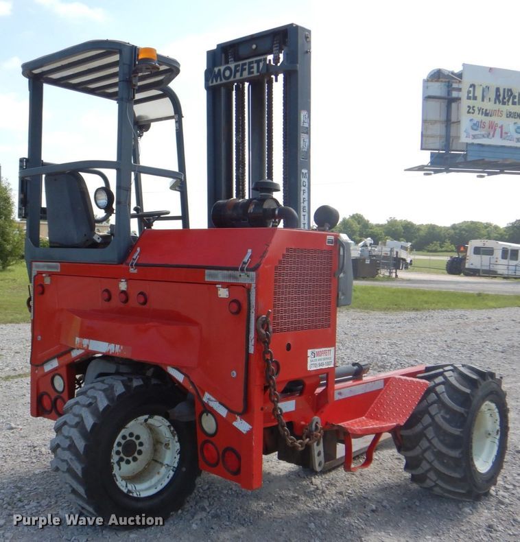 image for item HT9287 2001 Moffett M5500  forklift
