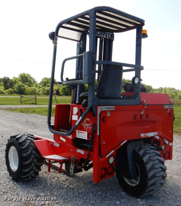 image for item HT9287 2001 Moffett M5500  forklift