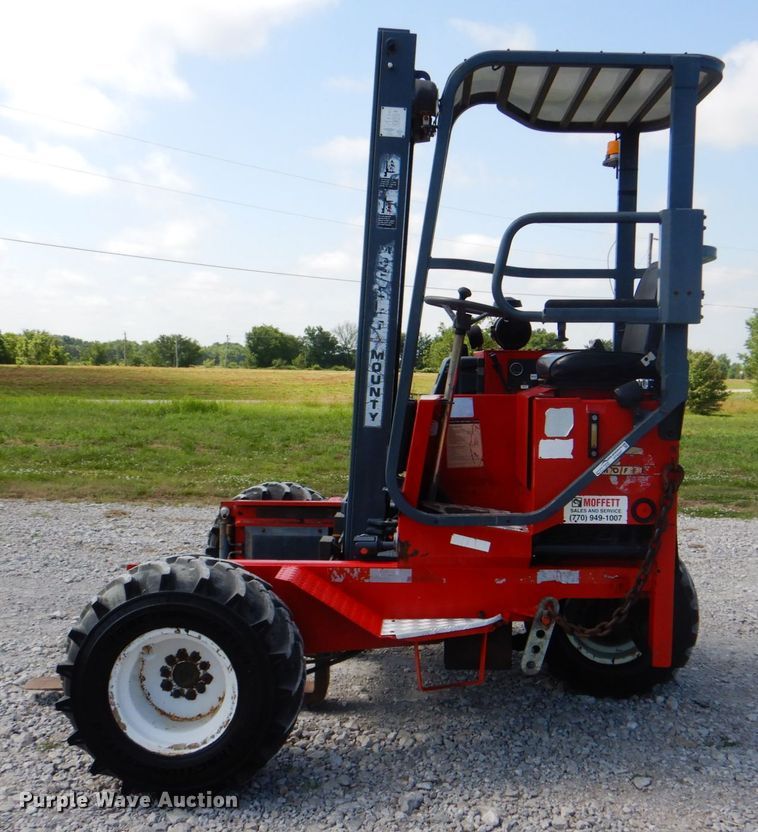 image for item HT9287 2001 Moffett M5500  forklift