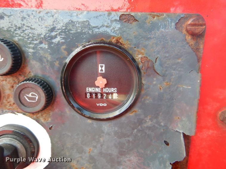 image for item HT9287 2001 Moffett M5500  forklift