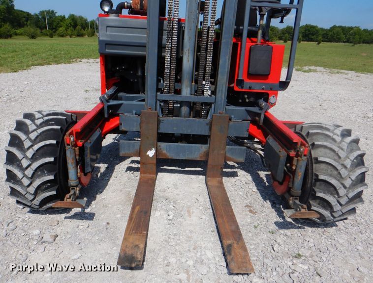 image for item HT9287 2001 Moffett M5500  forklift