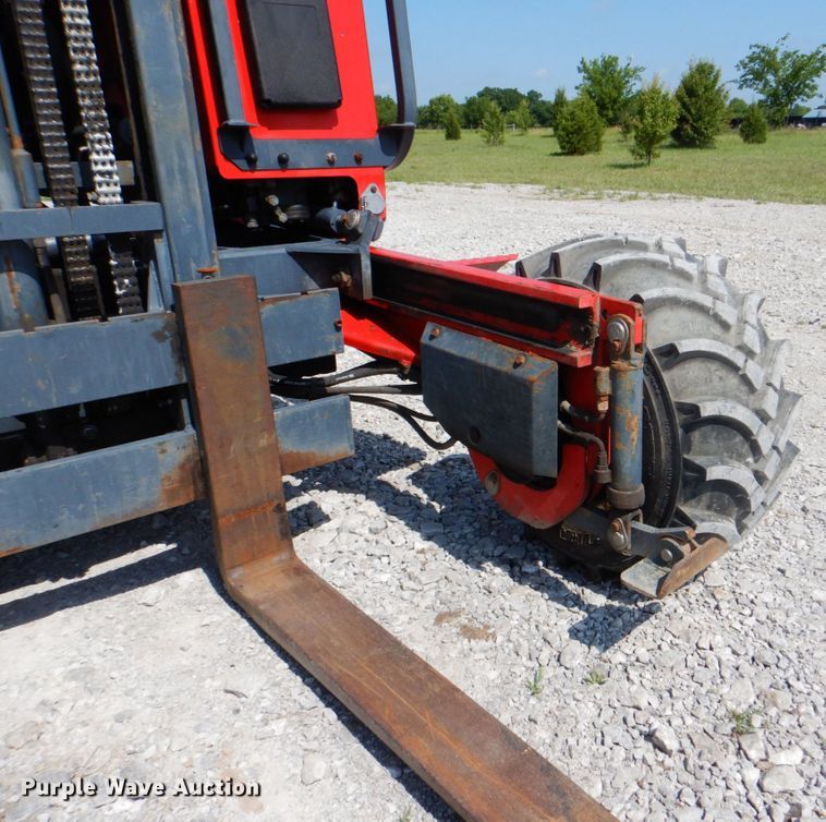 image for item HT9287 2001 Moffett M5500  forklift