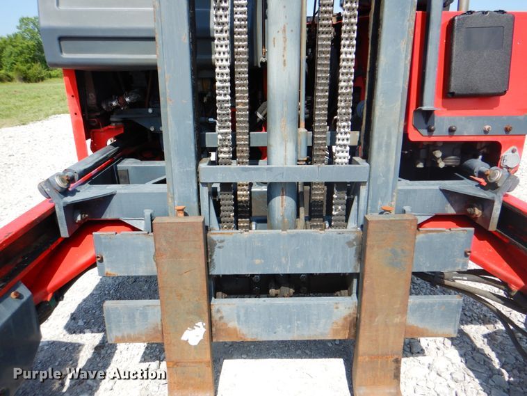 image for item HT9287 2001 Moffett M5500  forklift