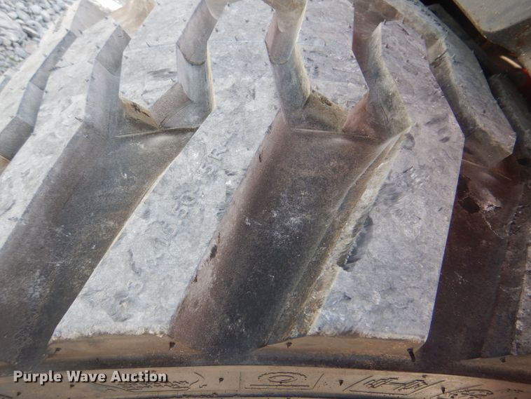 image for item HT9287 2001 Moffett M5500  forklift