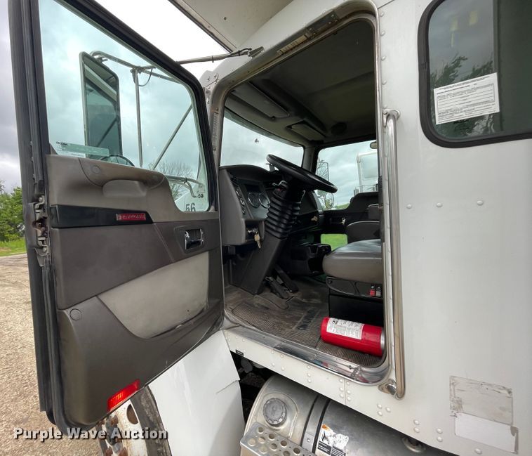 image for item IC9332 2014 Kenworth T270  box truck