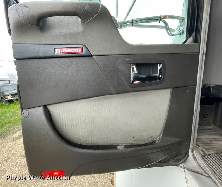 image for item IC9332 2014 Kenworth T270  box truck