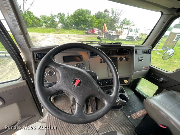 image for item IC9332 2014 Kenworth T270  box truck