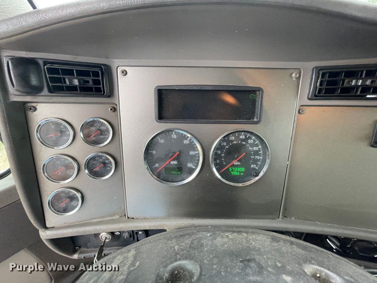 image for item IC9332 2014 Kenworth T270  box truck