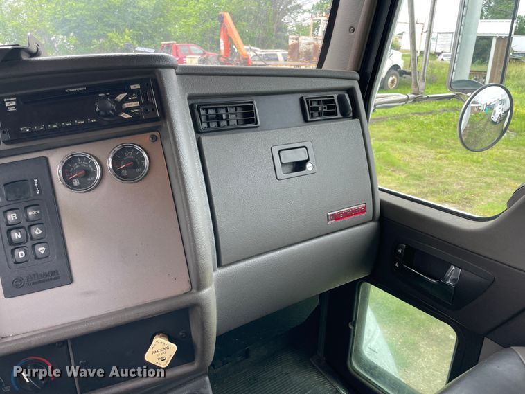 image for item IC9332 2014 Kenworth T270  box truck