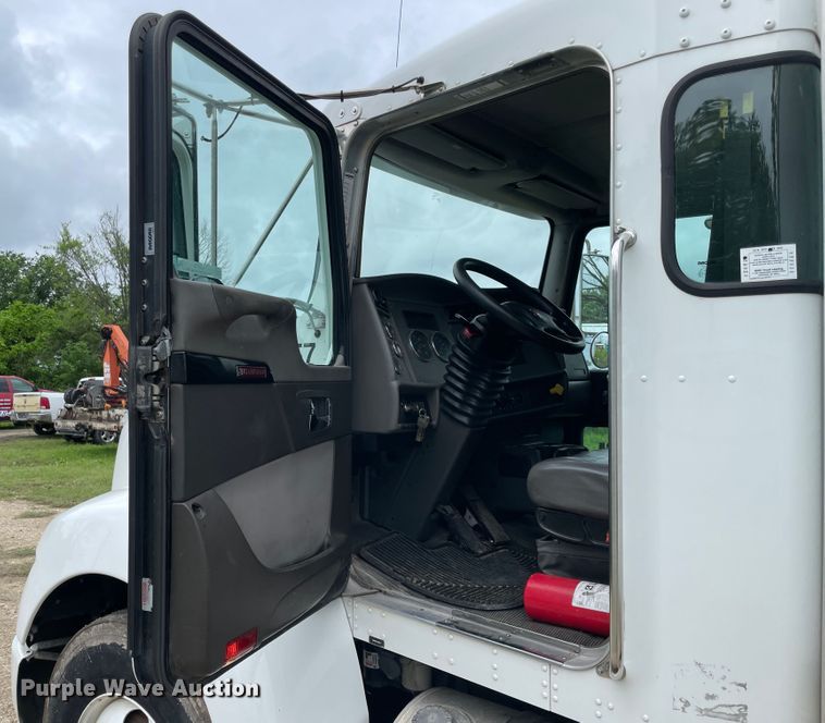 image for item IC9333 2015 Kenworth T270  box truck