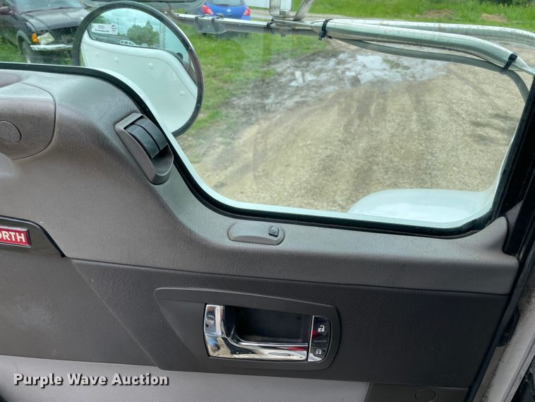 image for item IC9333 2015 Kenworth T270  box truck