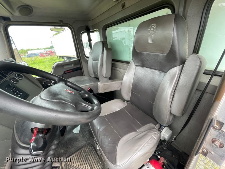 image for item IC9333 2015 Kenworth T270  box truck