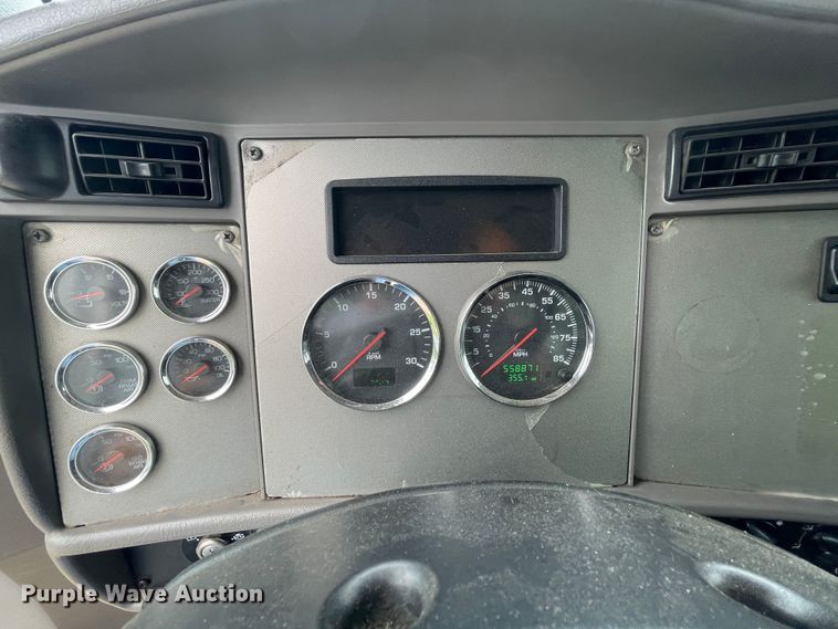 image for item IC9333 2015 Kenworth T270  box truck