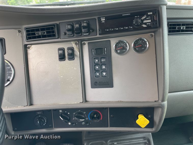 image for item IC9333 2015 Kenworth T270  box truck