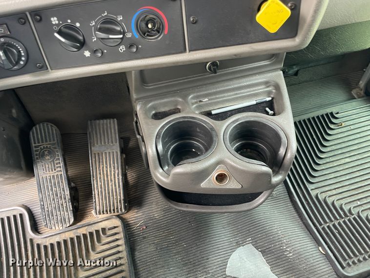 image for item IC9333 2015 Kenworth T270  box truck