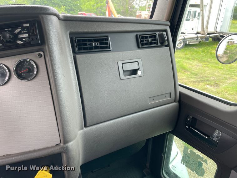 image for item IC9333 2015 Kenworth T270  box truck