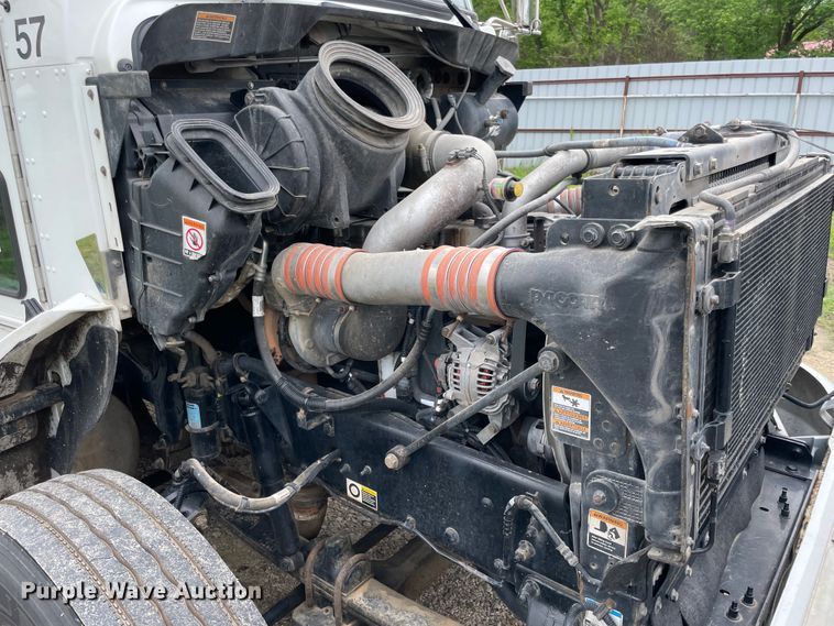 image for item IC9333 2015 Kenworth T270  box truck