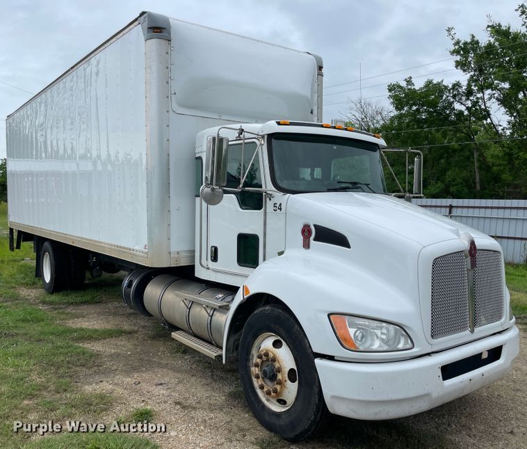 image for item IC9334 2013 Kenworth T270  box truck