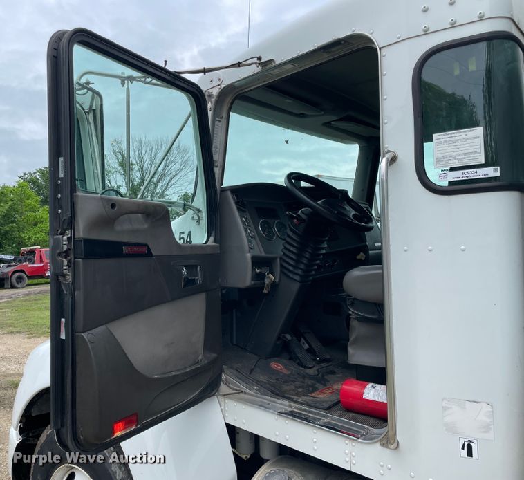 image for item IC9334 2013 Kenworth T270  box truck