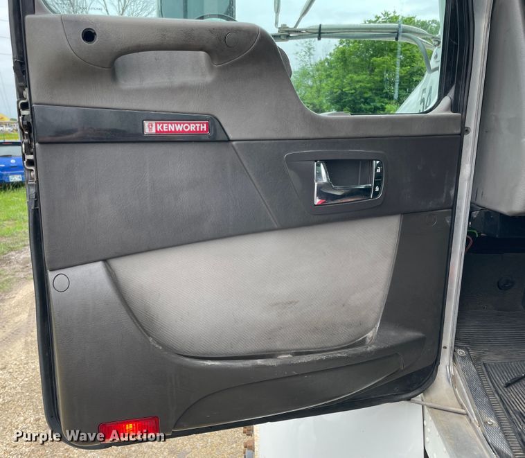 image for item IC9334 2013 Kenworth T270  box truck