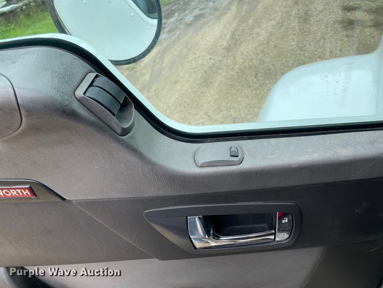 image for item IC9334 2013 Kenworth T270  box truck