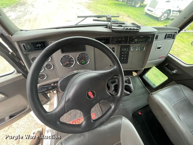 image for item IC9334 2013 Kenworth T270  box truck