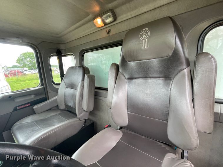 image for item IC9334 2013 Kenworth T270  box truck